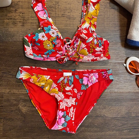 Floral Bikini - Picture 2 of 6